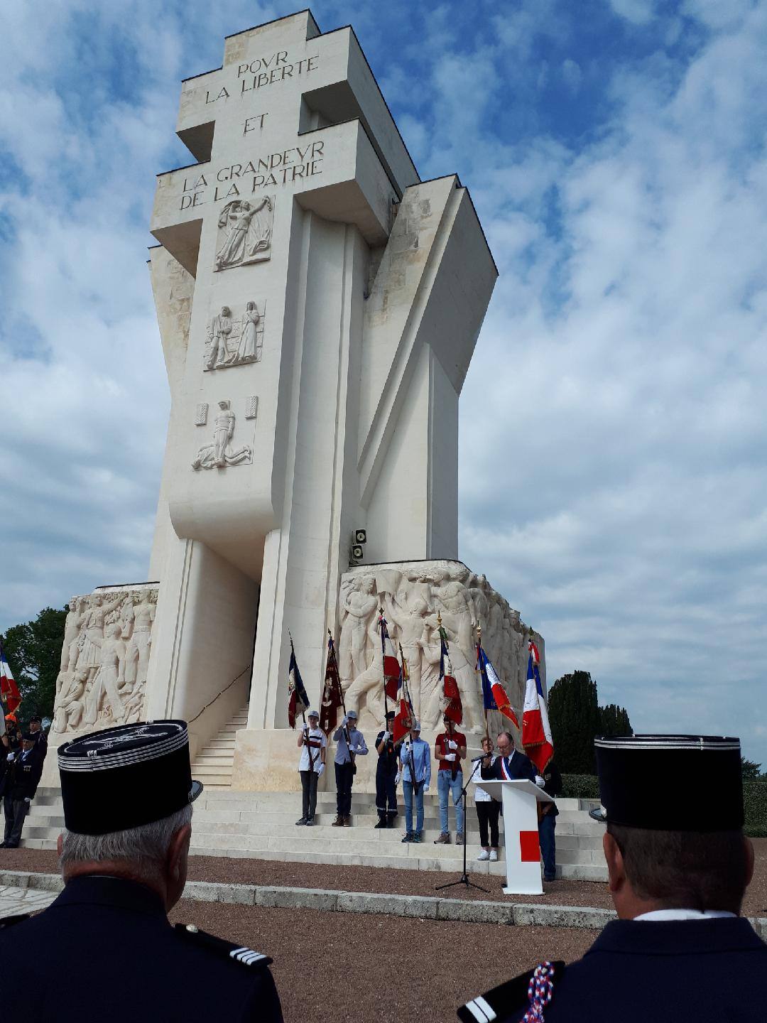 Les élèves de la MFR de La Péruse célèbrent le 8 mai