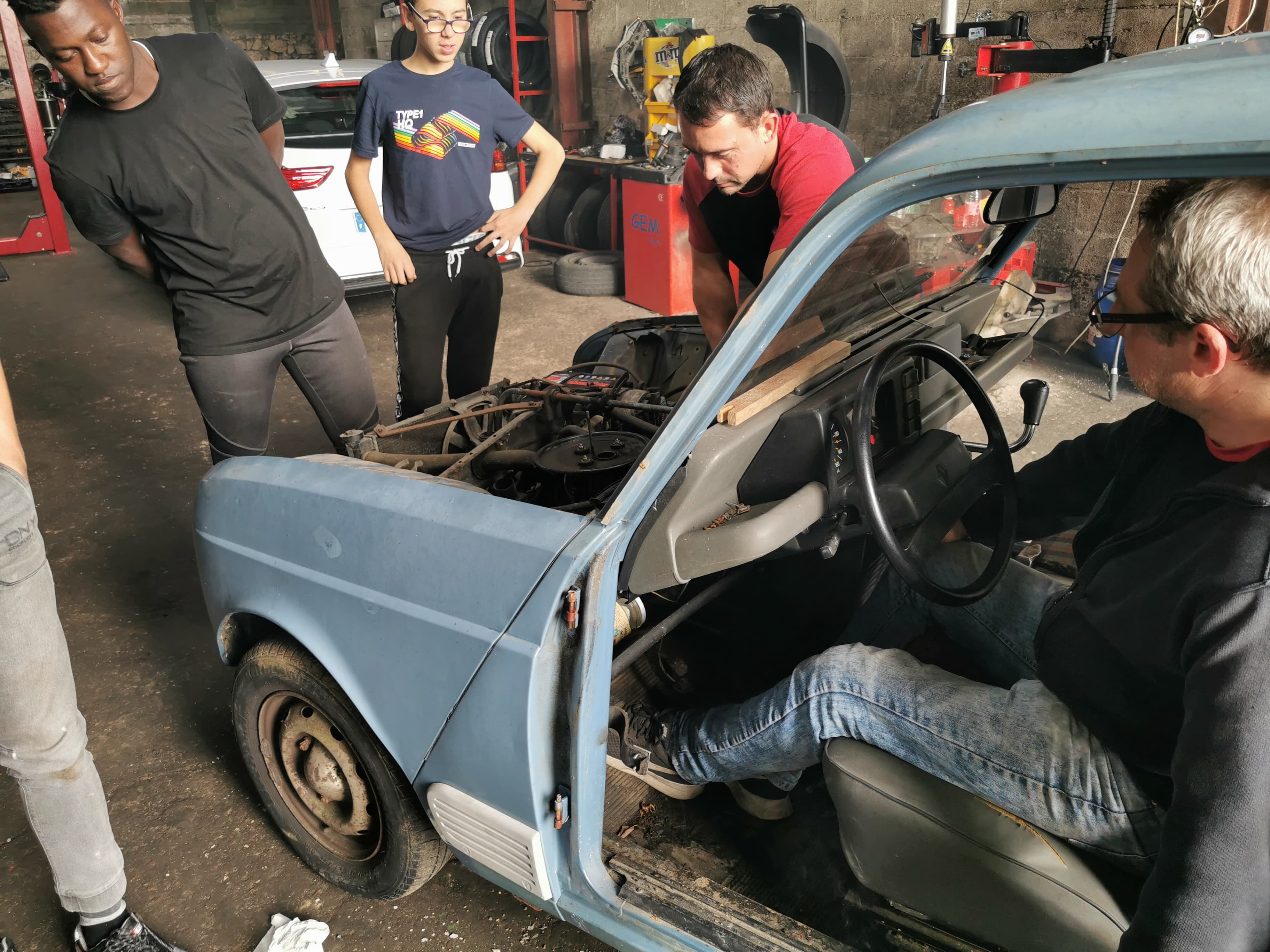 LE PROJET MECANIQUE RENOVATION D’UNE VOITURE RENAULT 4L (voir article plus bas)