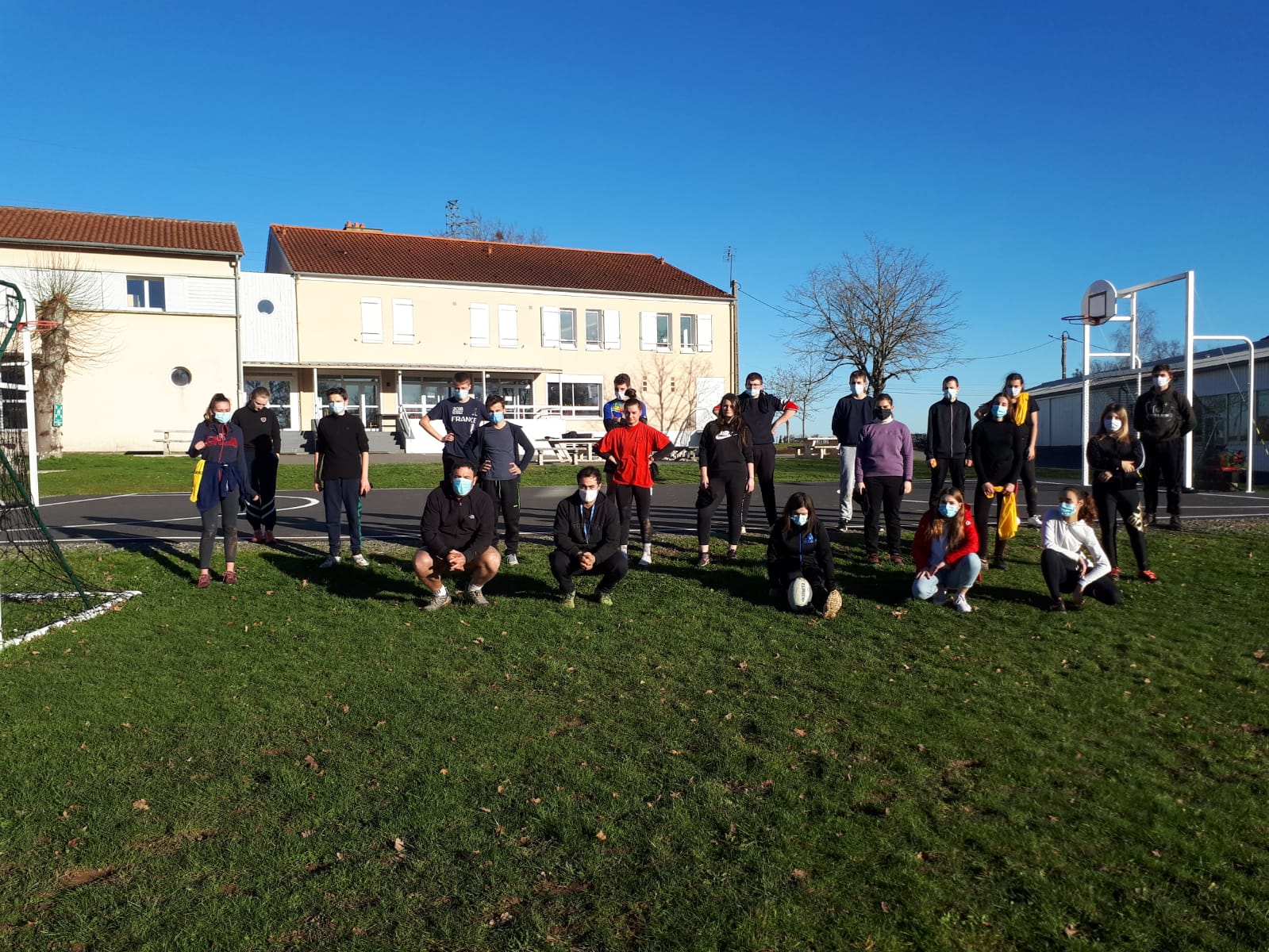 RUGBY SANS CONTACT A LA MFR DE LA PERUSE